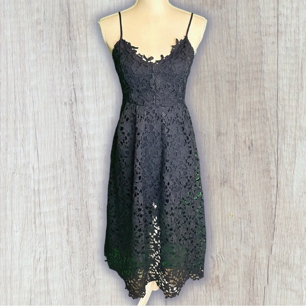 ASTR The Label Navy Blue ‘Lace Illusion Midi Dress’ Size Small - Picture 7 of 16